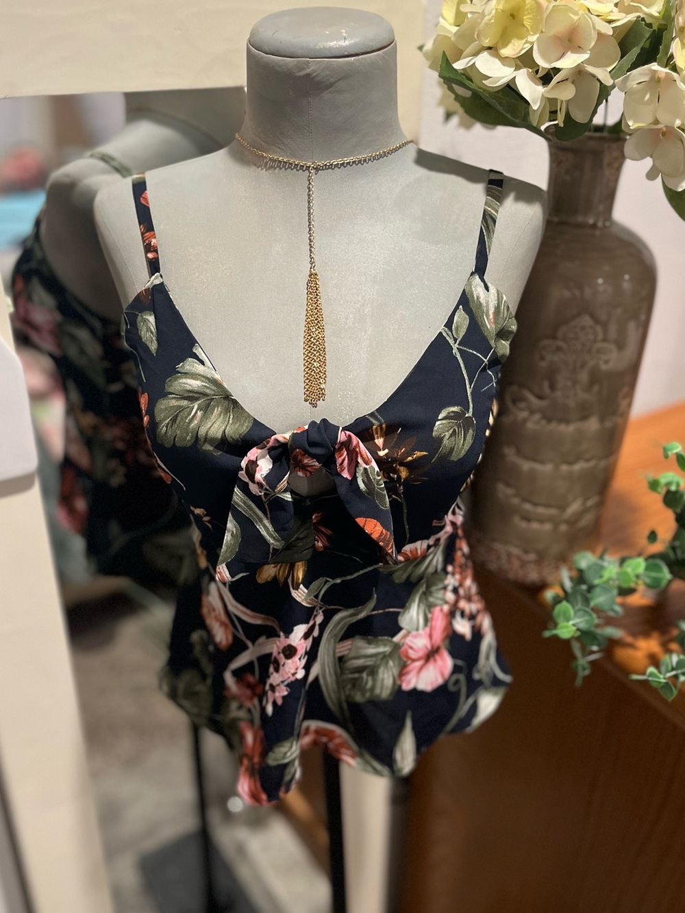 Guess floral tank top women’s size xsmall